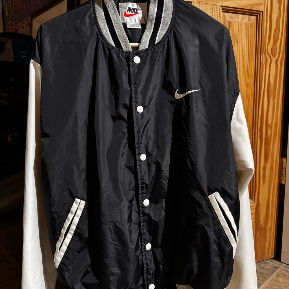 VINTAGE Nike Black and Gray Jacket